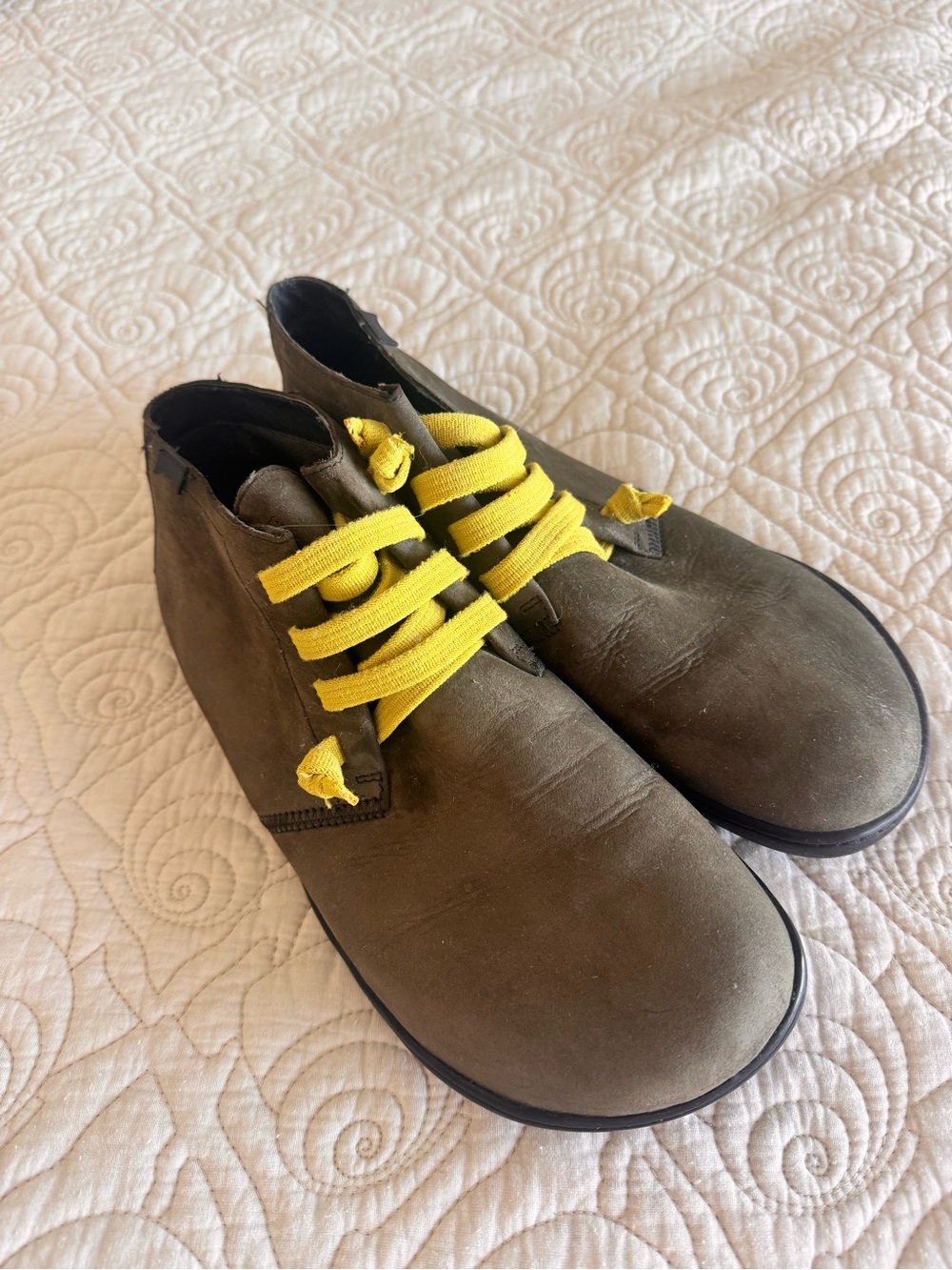 Camper Men's Brown Leather Chukka Boots with Yellow Laces - Picture 2 of 3